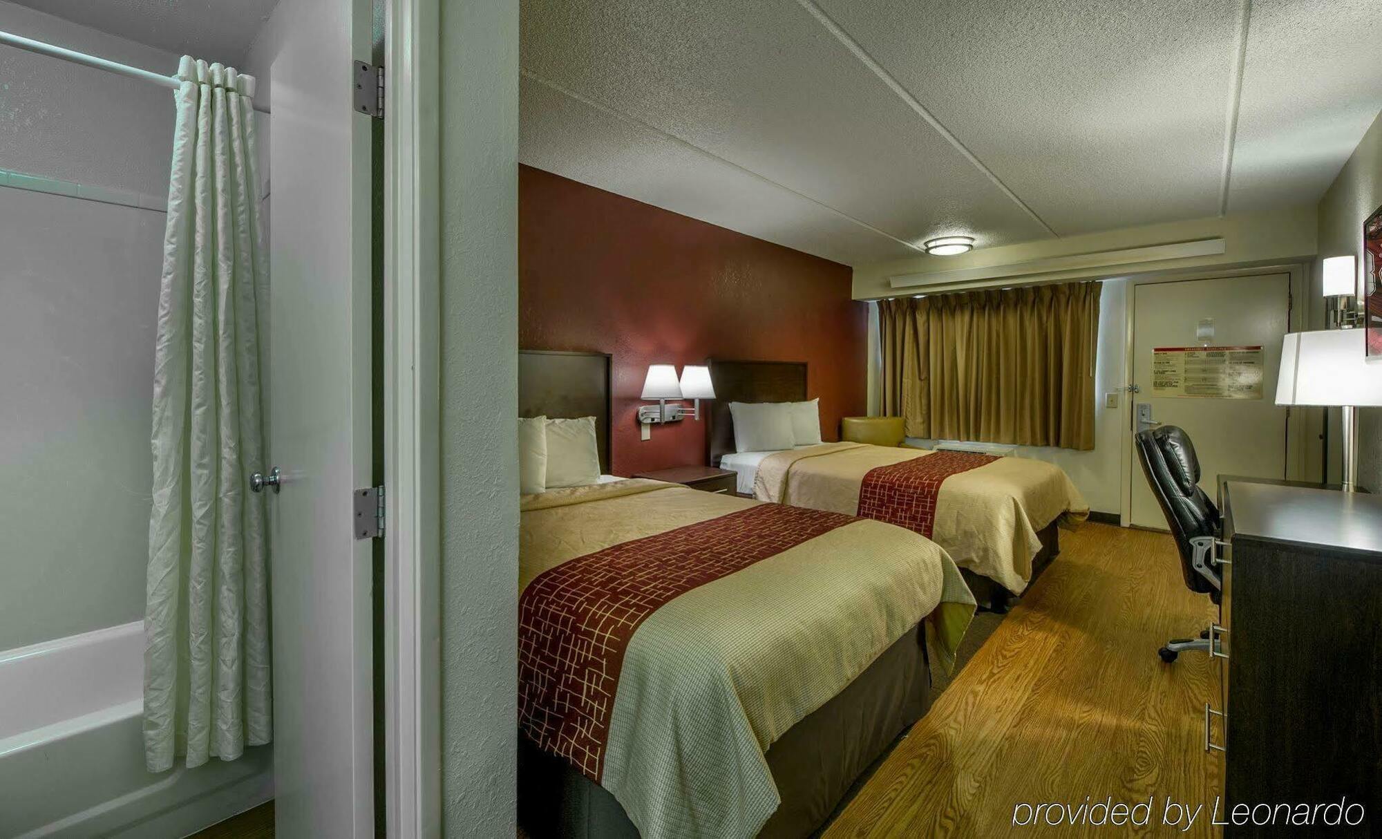 Red Roof Inn Atlanta - Кеннесо Экстерьер фото